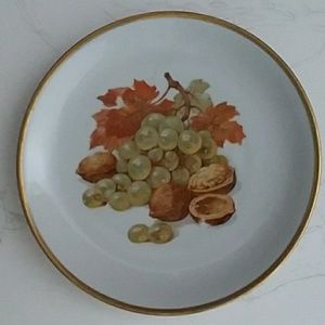 VTG Bereuther Waldsassem Grapes & Walnuts Plate
